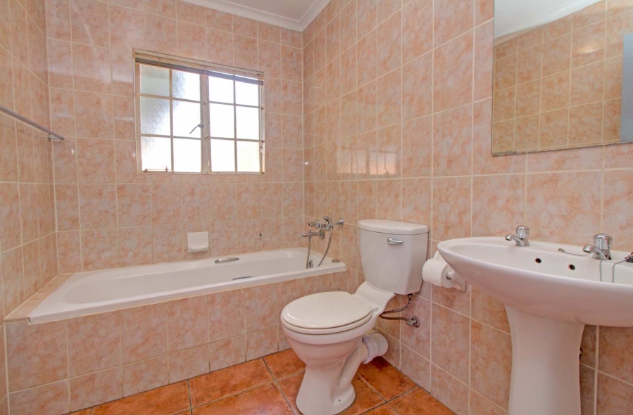 3 Bedroom Property for Sale in Wilgeheuwel Gauteng