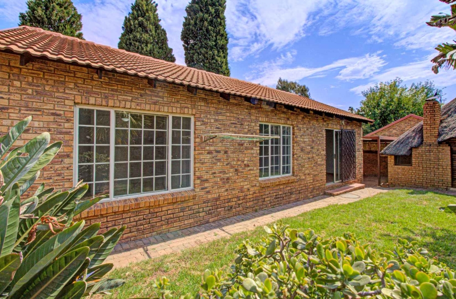 3 Bedroom Property for Sale in Wilgeheuwel Gauteng