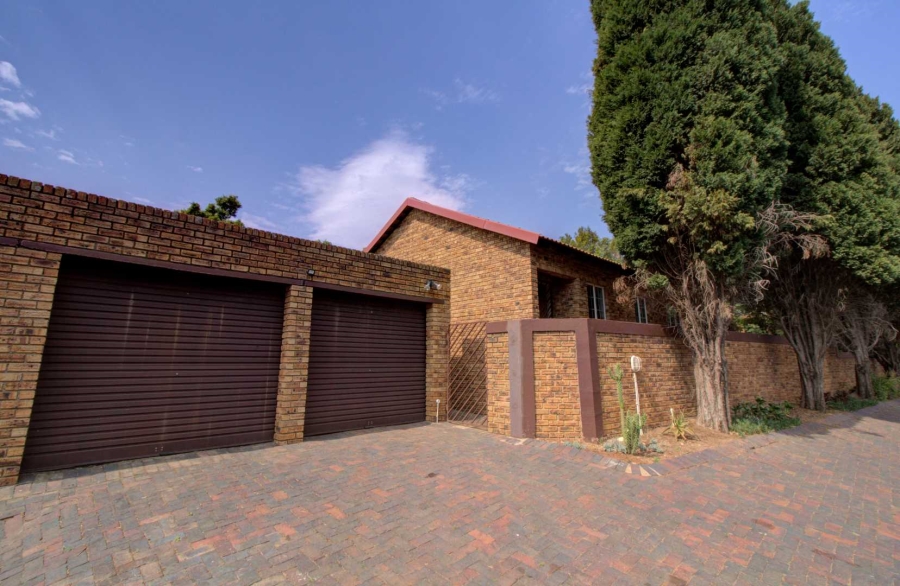 3 Bedroom Property for Sale in Wilgeheuwel Gauteng