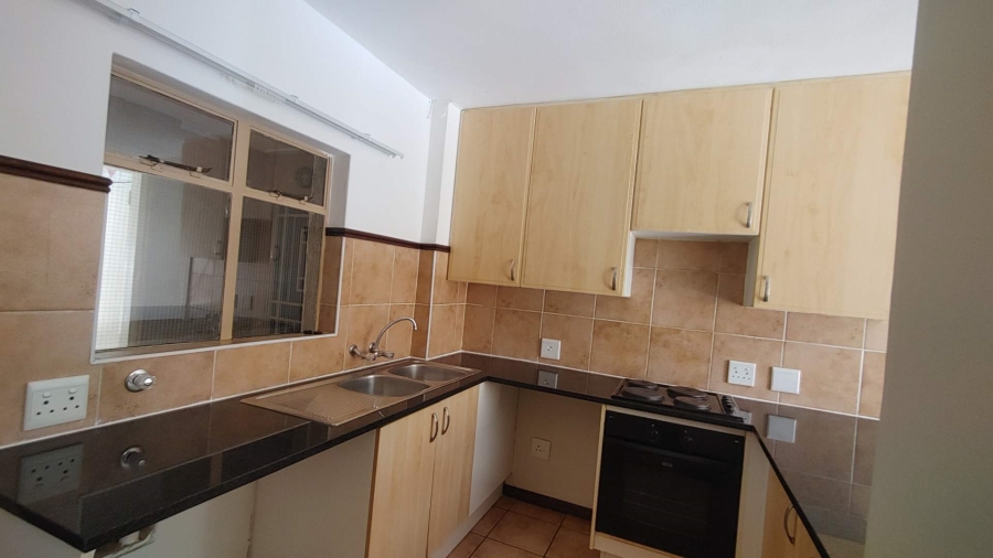 2 Bedroom Property for Sale in Die Hoewes Gauteng