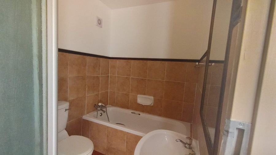 2 Bedroom Property for Sale in Die Hoewes Gauteng
