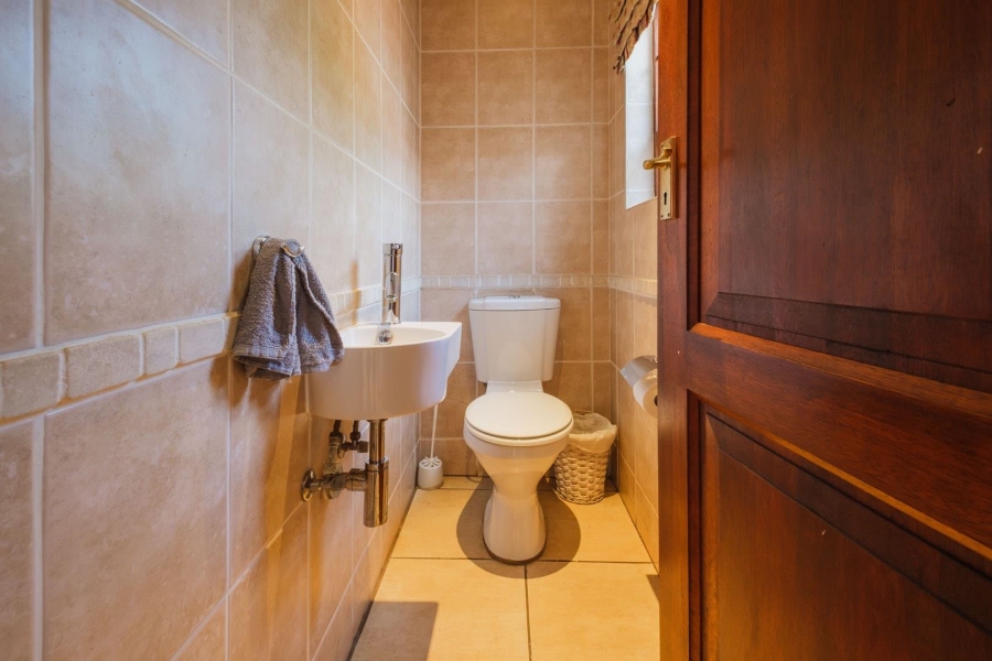 5 Bedroom Property for Sale in Pretorius Park Gauteng