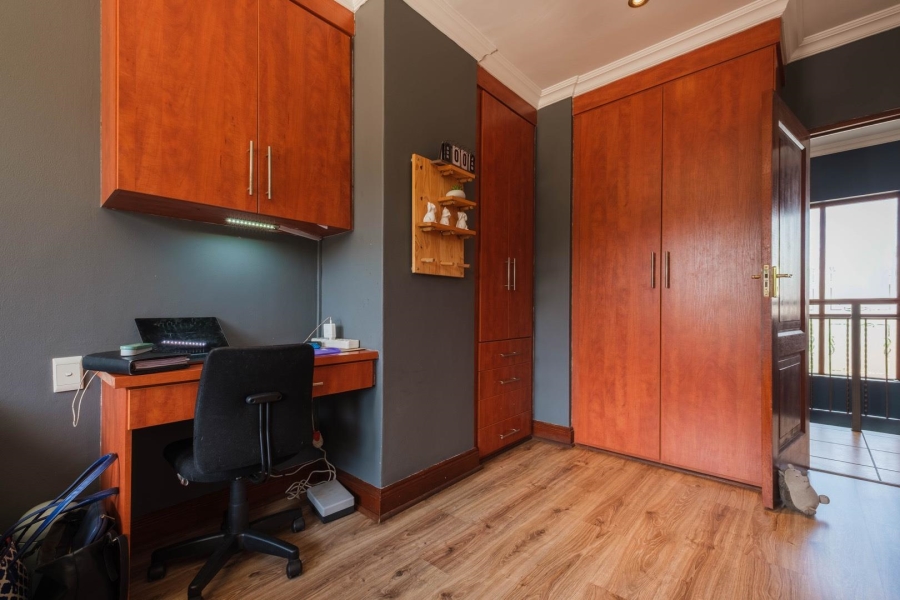 5 Bedroom Property for Sale in Pretorius Park Gauteng