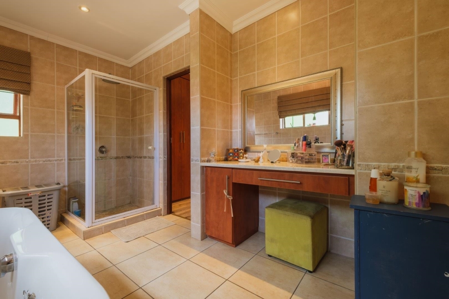 5 Bedroom Property for Sale in Pretorius Park Gauteng