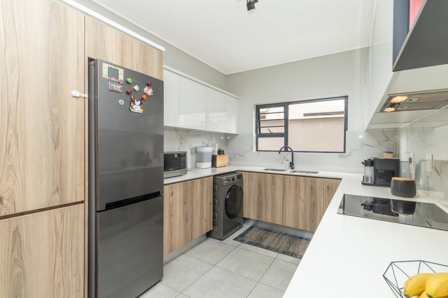 3 Bedroom Property for Sale in Waterfall Gauteng