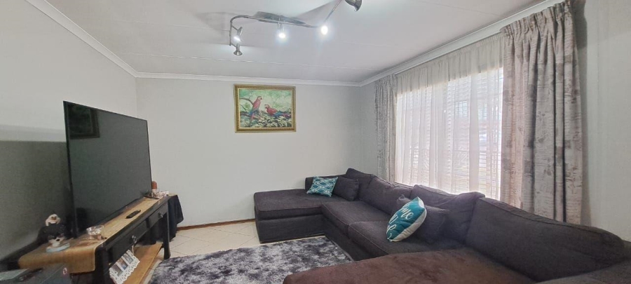 To Let 3 Bedroom Property for Rent in Verwoerdpark Gauteng