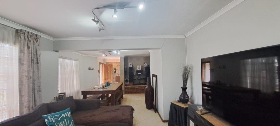 To Let 3 Bedroom Property for Rent in Verwoerdpark Gauteng