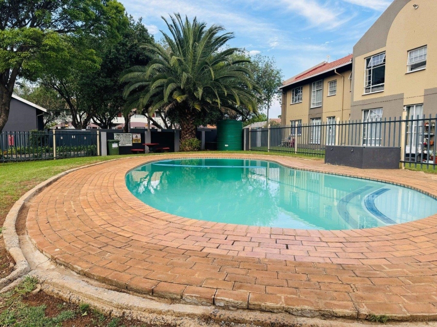 3 Bedroom Property for Sale in Verwoerdpark Gauteng