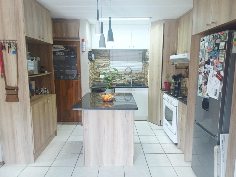 3 Bedroom Property for Sale in Verwoerdpark Gauteng