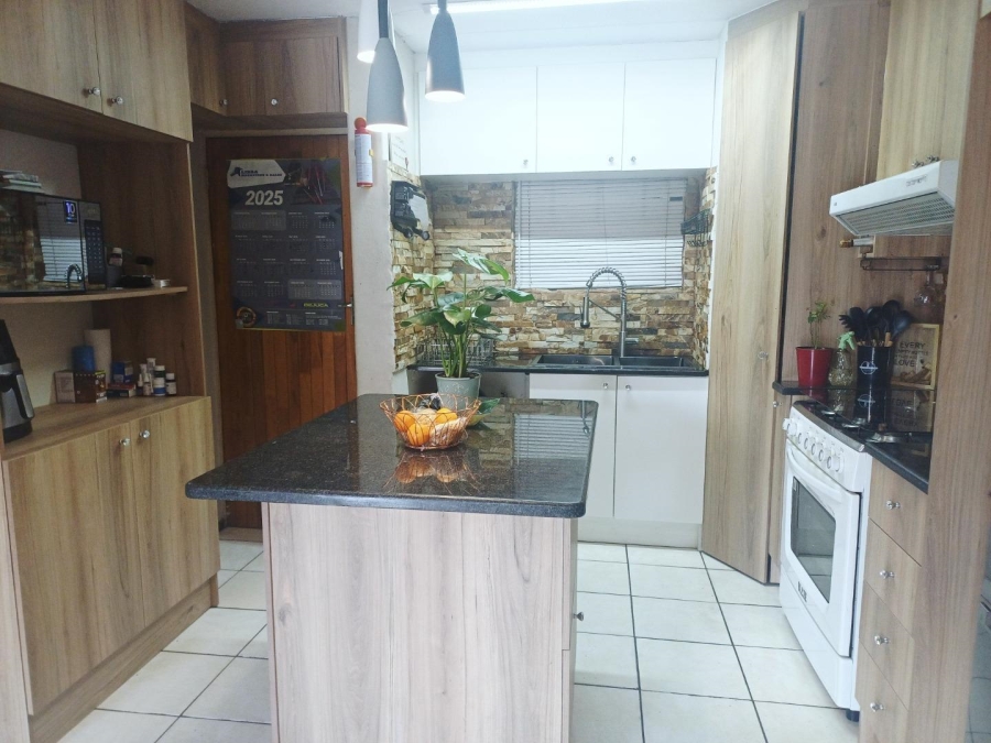 3 Bedroom Property for Sale in Verwoerdpark Gauteng