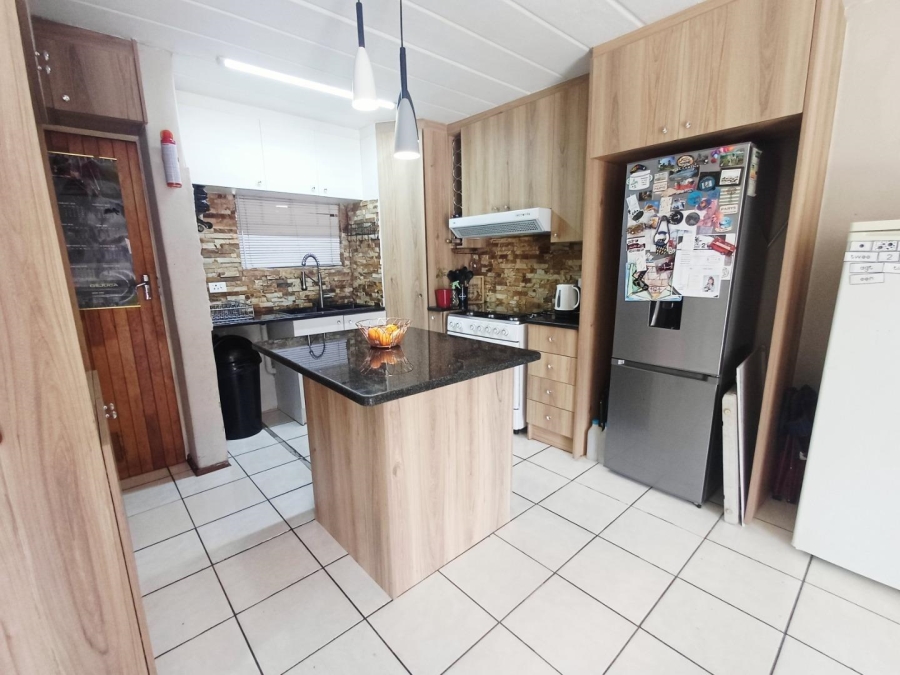 3 Bedroom Property for Sale in Verwoerdpark Gauteng