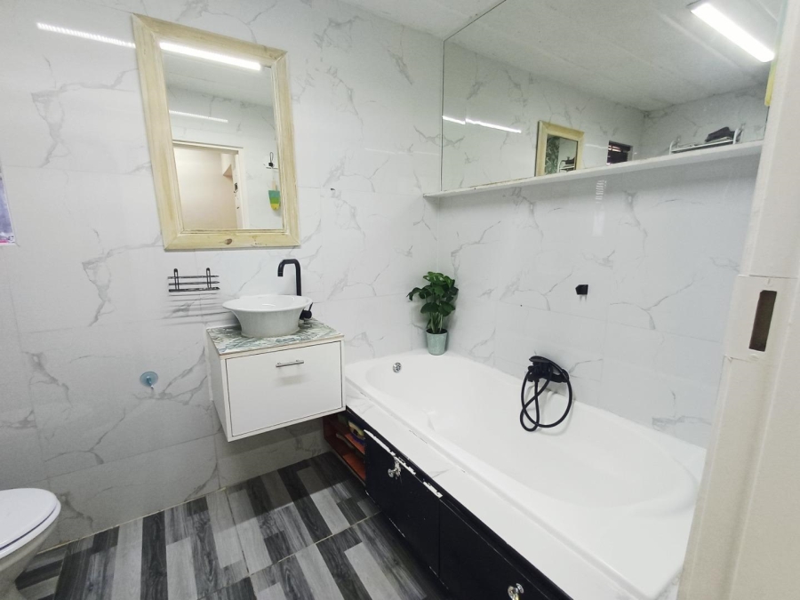 3 Bedroom Property for Sale in Verwoerdpark Gauteng