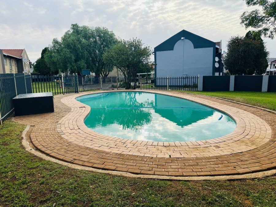 3 Bedroom Property for Sale in Verwoerdpark Gauteng