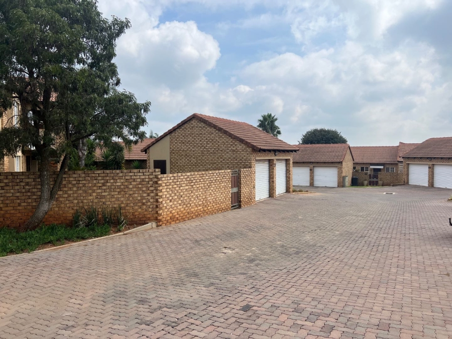 2 Bedroom Property for Sale in Moreleta Park Gauteng