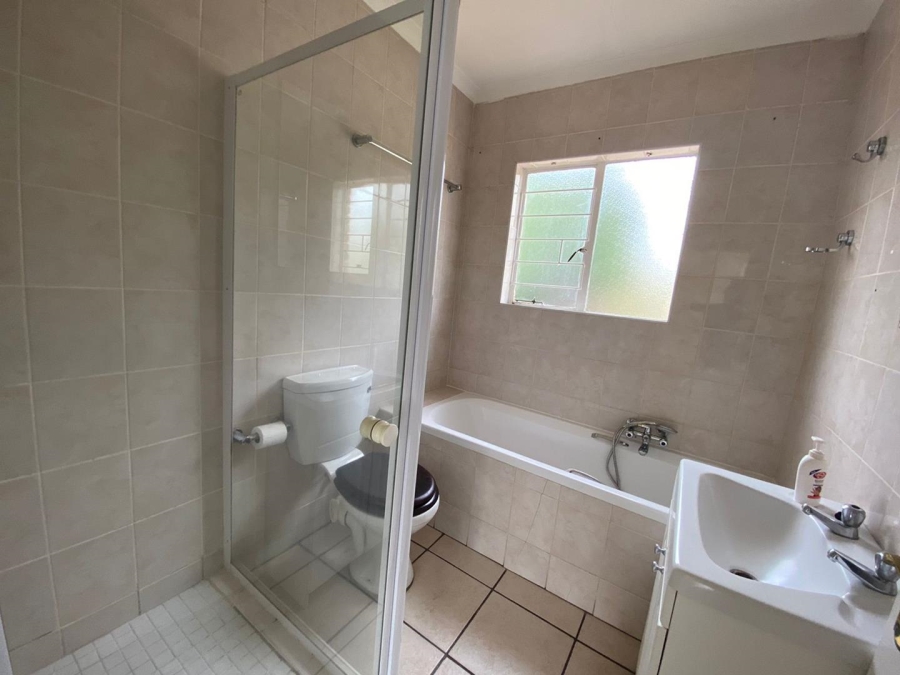To Let 2 Bedroom Property for Rent in Florida Glen Gauteng