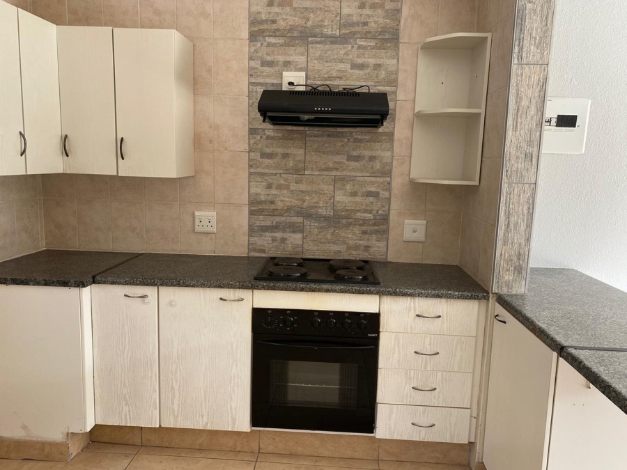 To Let 2 Bedroom Property for Rent in Florida Glen Gauteng