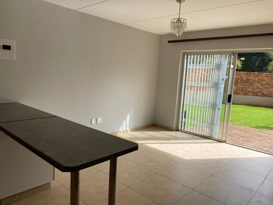 To Let 2 Bedroom Property for Rent in Florida Glen Gauteng