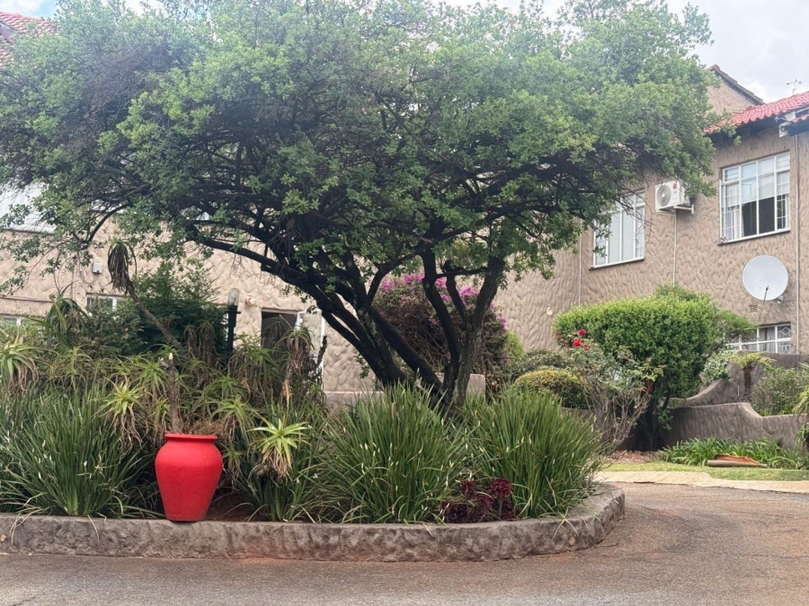 2 Bedroom Property for Sale in Constantia Kloof Gauteng