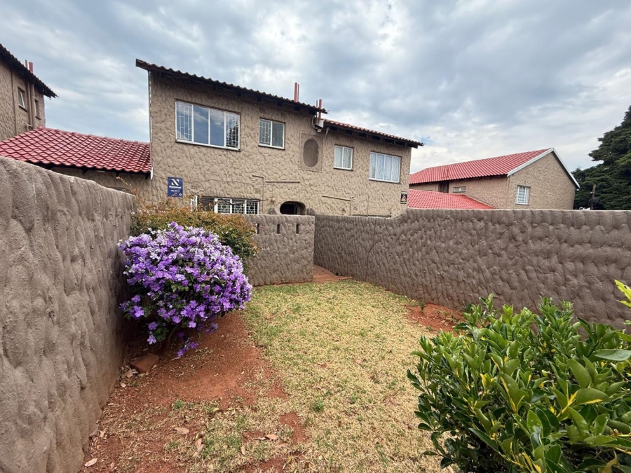 2 Bedroom Property for Sale in Constantia Kloof Gauteng