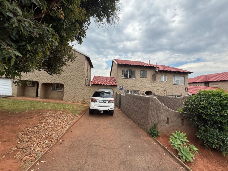 2 Bedroom Property for Sale in Constantia Kloof Gauteng