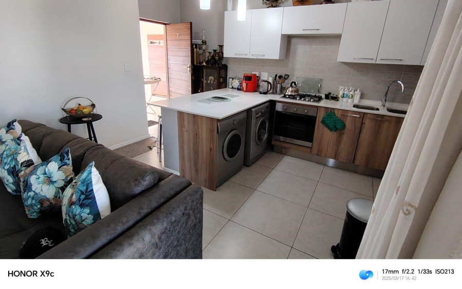 To Let 1 Bedroom Property for Rent in Longlake Gauteng