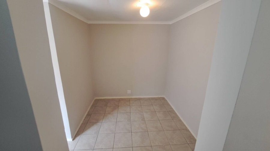 To Let 1 Bedroom Property for Rent in Blairgowrie Gauteng