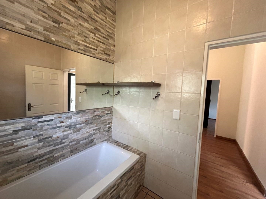 To Let 2 Bedroom Property for Rent in North Riding Gauteng