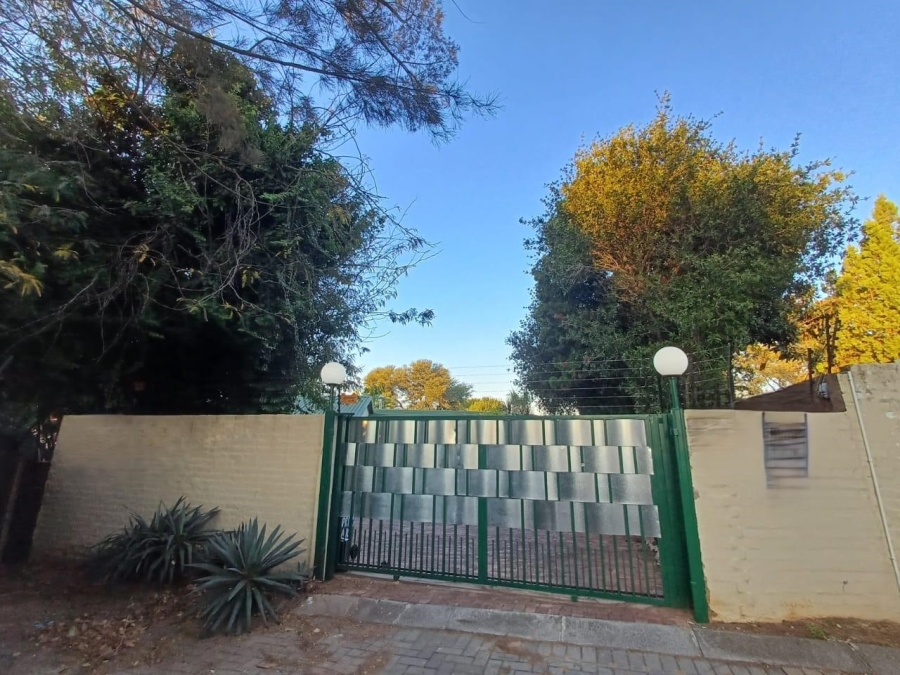 To Let 2 Bedroom Property for Rent in North Riding Gauteng