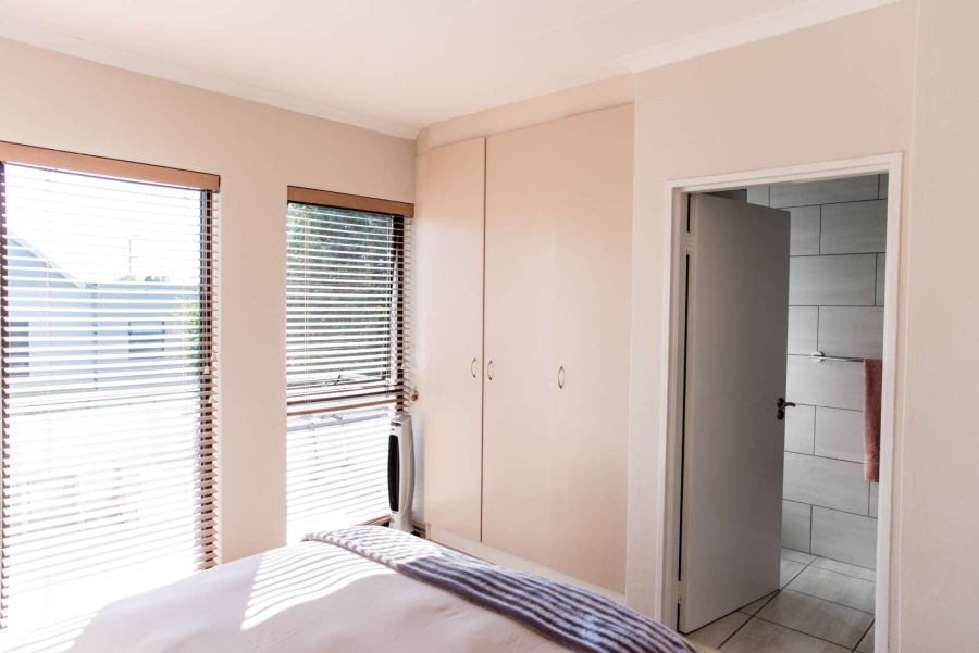 2 Bedroom Property for Sale in Magaliessig Gauteng