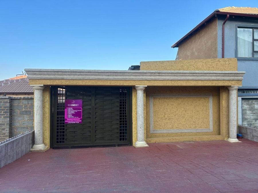 2 Bedroom Property for Sale in Clayville Gauteng