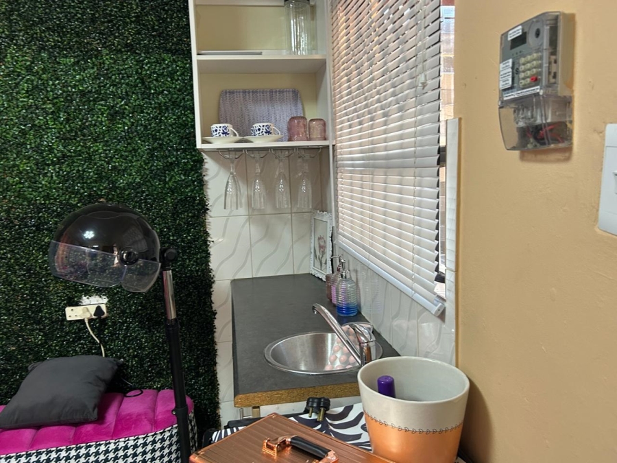 2 Bedroom Property for Sale in Clayville Gauteng