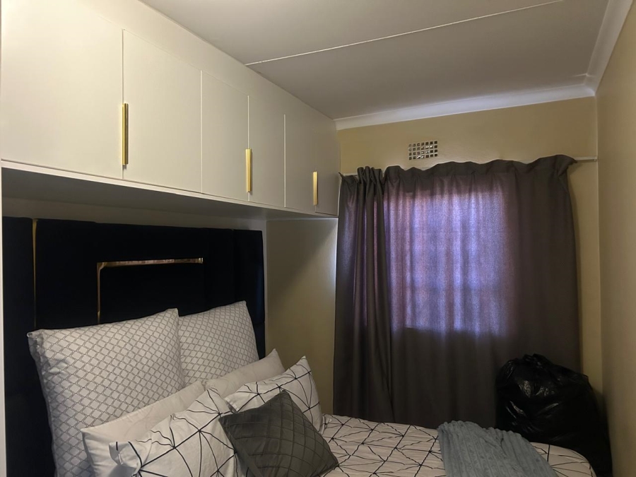 2 Bedroom Property for Sale in Clayville Gauteng