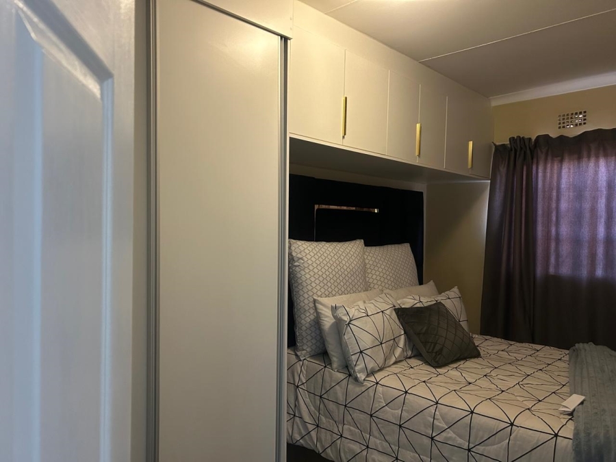2 Bedroom Property for Sale in Clayville Gauteng