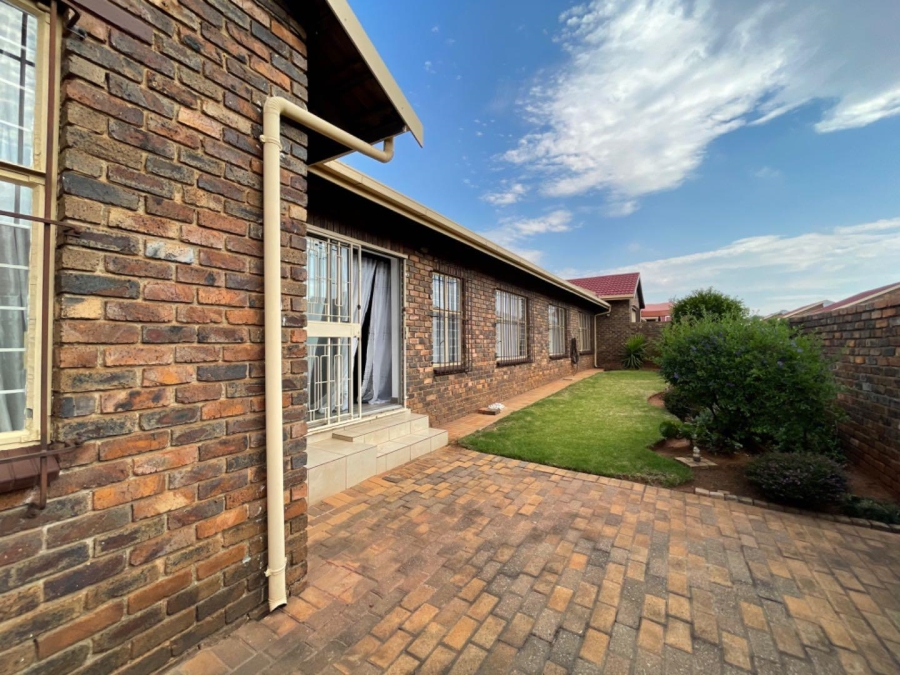 3 Bedroom Property for Sale in Birchleigh North Gauteng