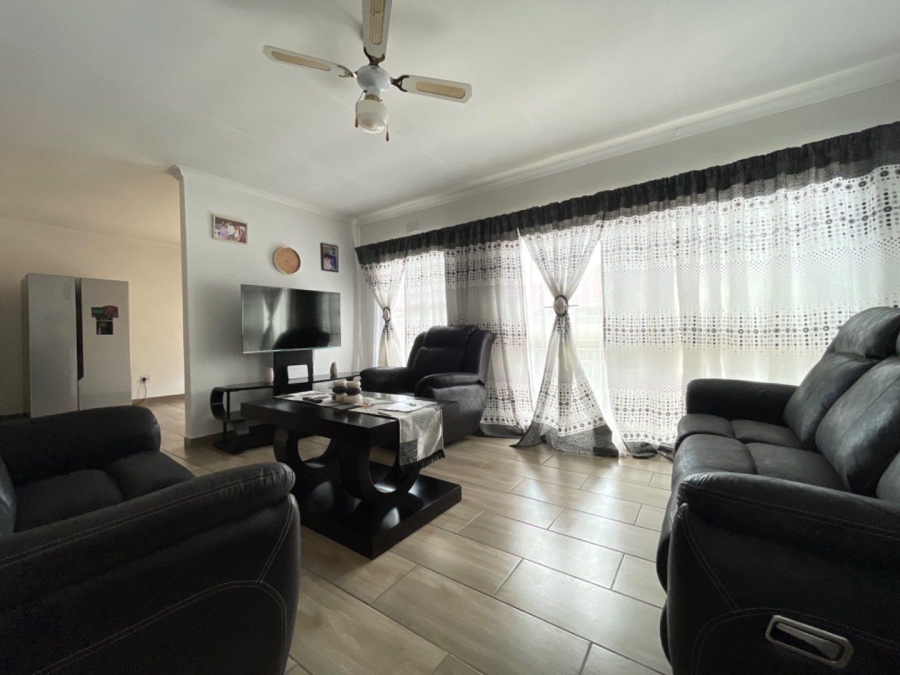 3 Bedroom Property for Sale in Birchleigh North Gauteng