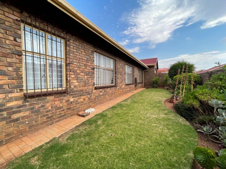 3 Bedroom Property for Sale in Birchleigh North Gauteng