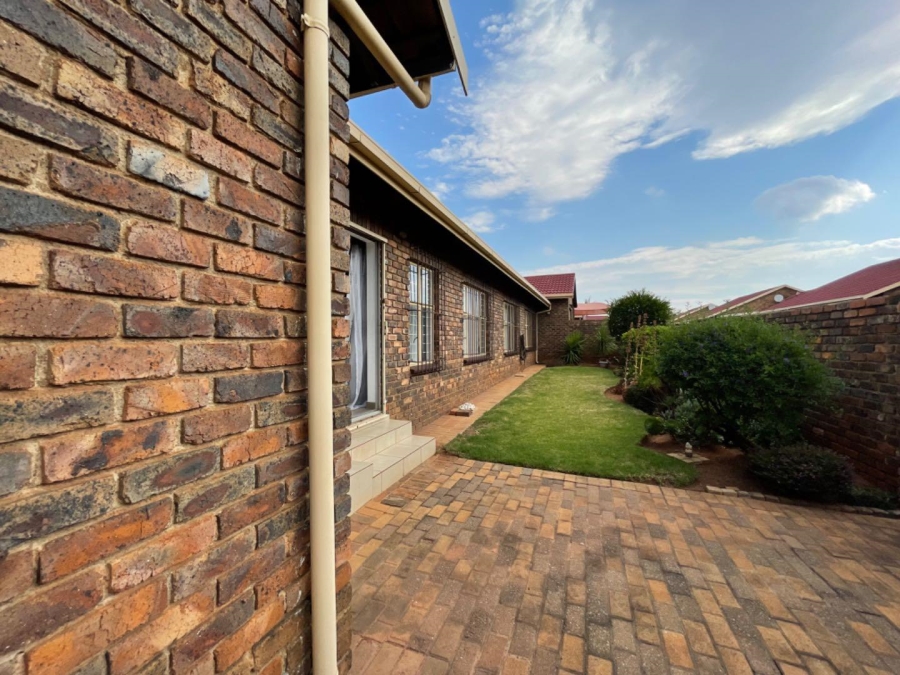 3 Bedroom Property for Sale in Birchleigh North Gauteng