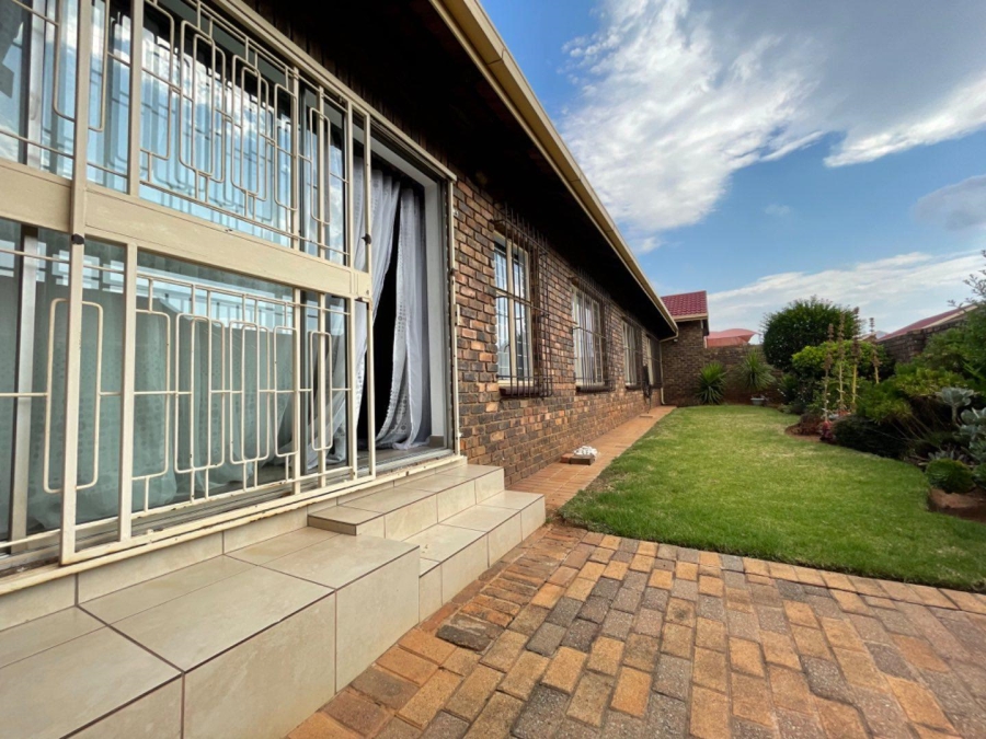 3 Bedroom Property for Sale in Birchleigh North Gauteng