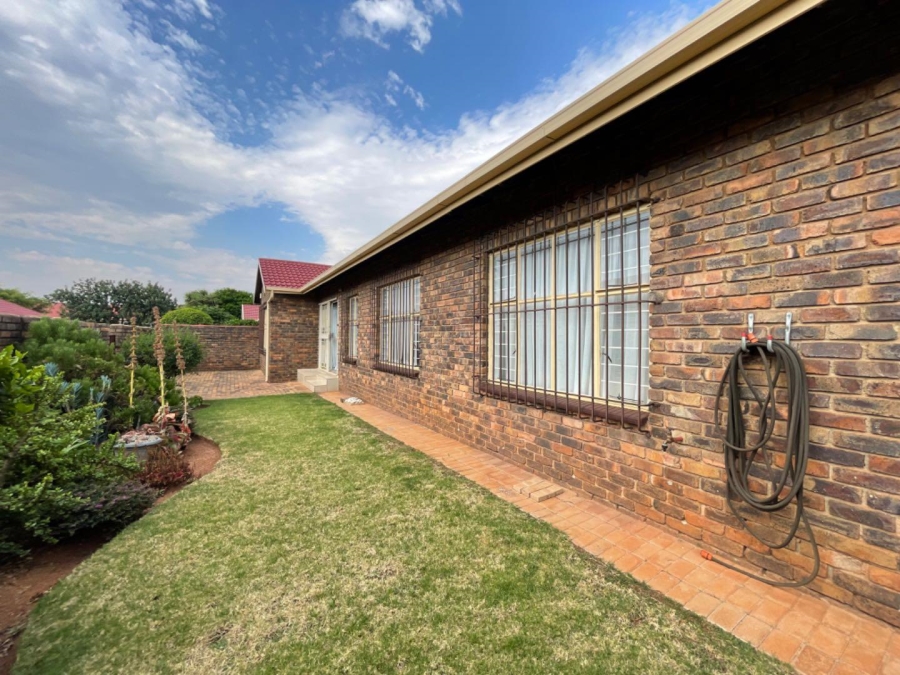 3 Bedroom Property for Sale in Birchleigh North Gauteng