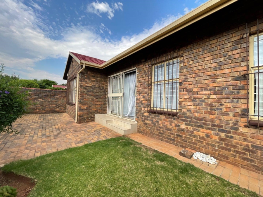 3 Bedroom Property for Sale in Birchleigh North Gauteng