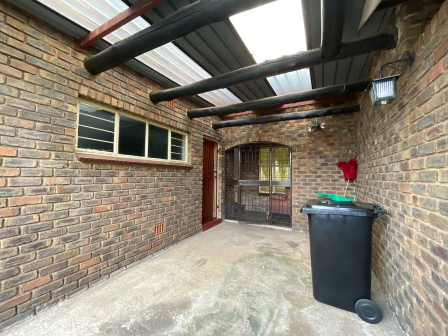 3 Bedroom Property for Sale in Birchleigh North Gauteng