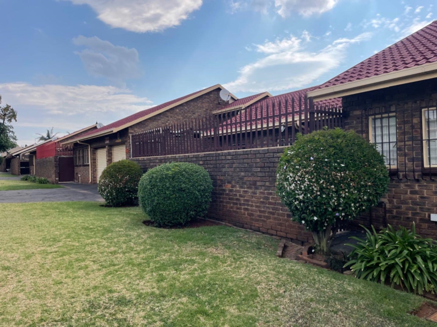 3 Bedroom Property for Sale in Birchleigh North Gauteng