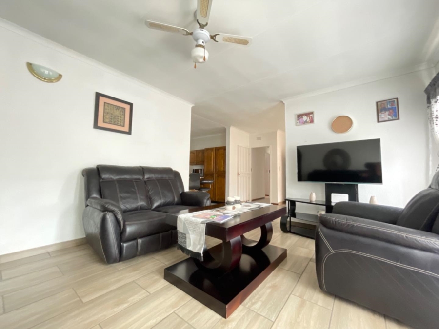 3 Bedroom Property for Sale in Birchleigh North Gauteng