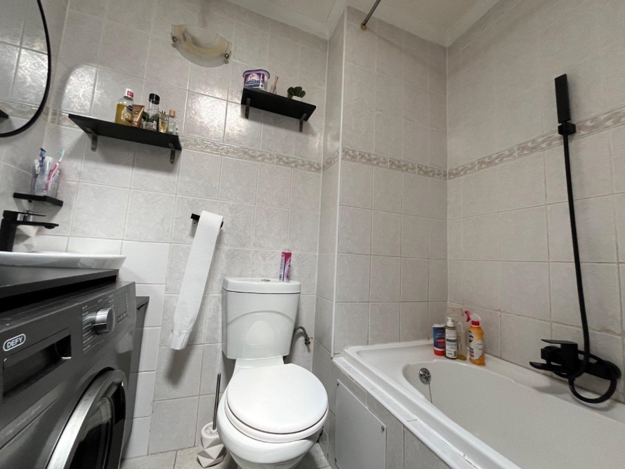 2 Bedroom Property for Sale in Rembrandt Park Gauteng