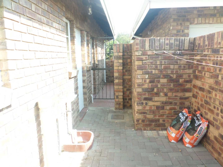 3 Bedroom Property for Sale in Garsfontein Gauteng