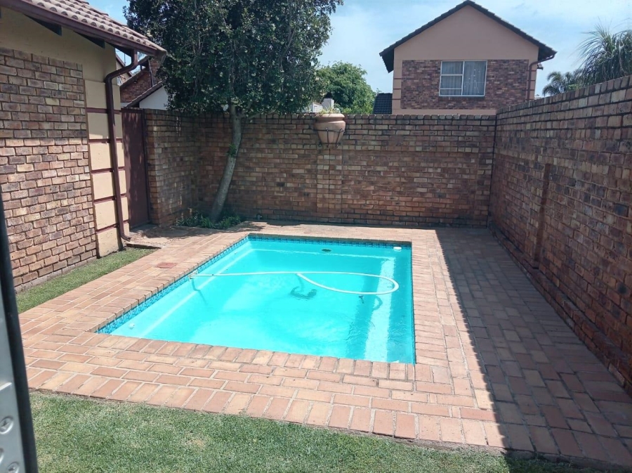 3 Bedroom Property for Sale in Glen Marais Gauteng