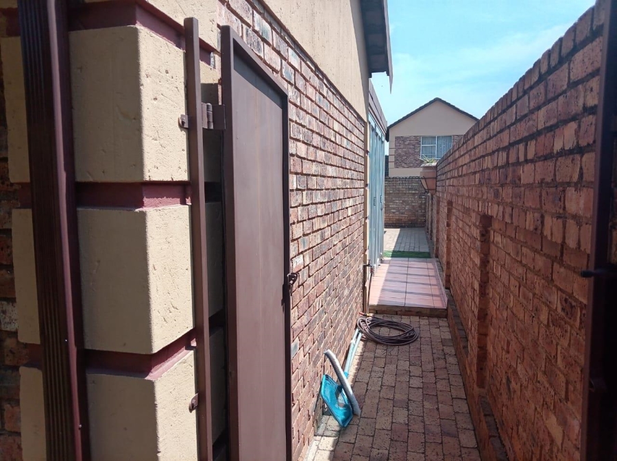 3 Bedroom Property for Sale in Glen Marais Gauteng