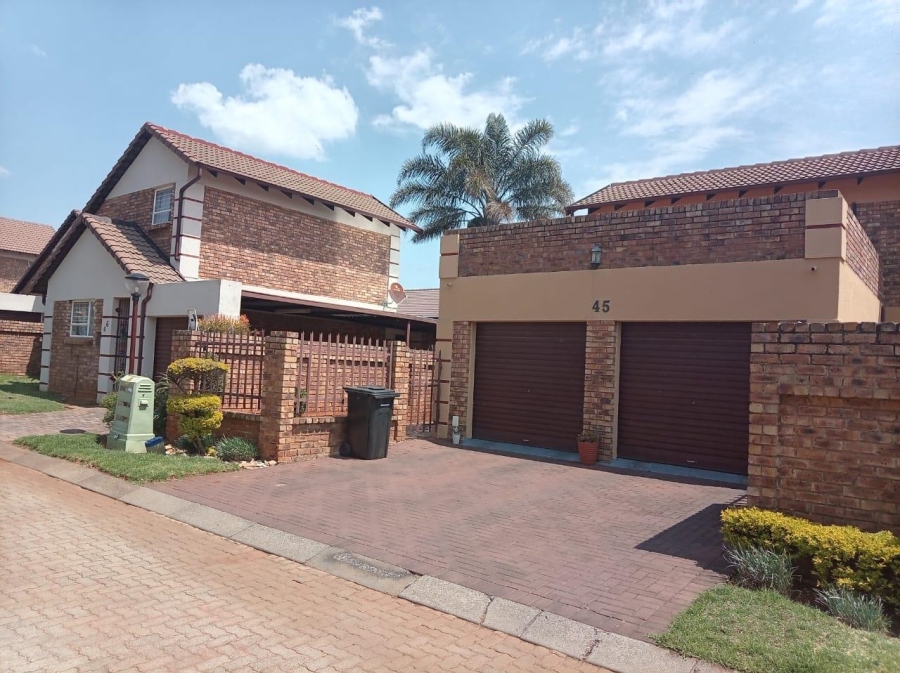 3 Bedroom Property for Sale in Glen Marais Gauteng