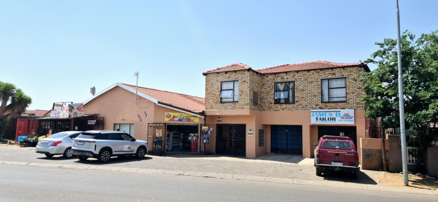 4 Bedroom Property for Sale in Lenasia South Gauteng