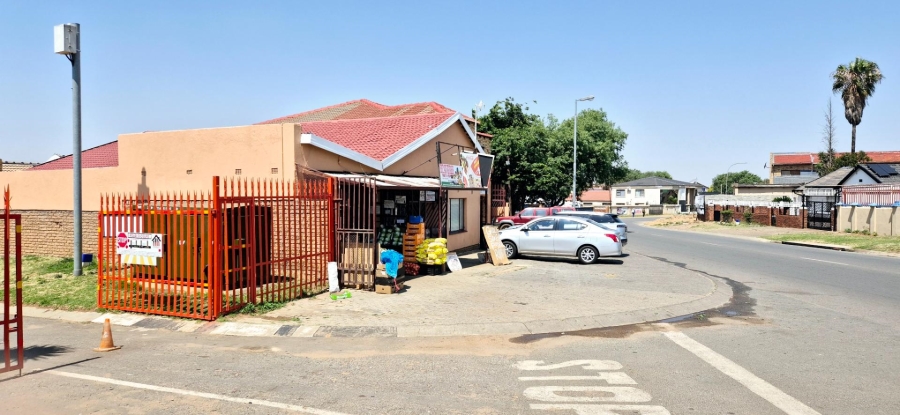 4 Bedroom Property for Sale in Lenasia South Gauteng